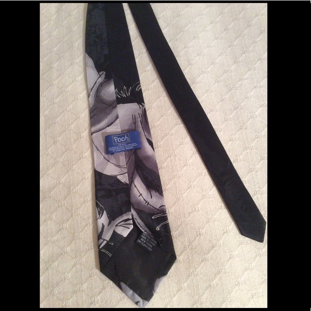 Winnie the Pooh and Friends neck tie - Picture 3 of 3